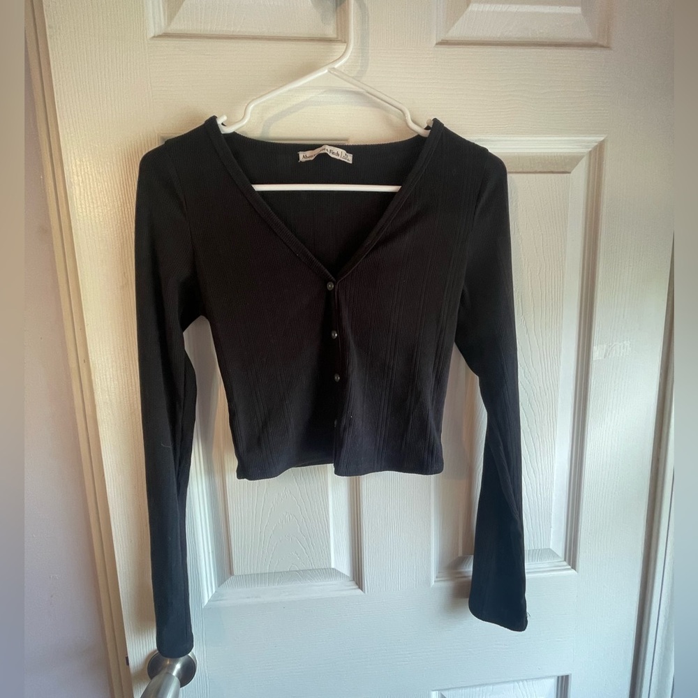 Abercrombie & Fitch size XS black ribbed long sleeve cropped top!
